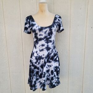 Pink Victoria's Secret with 5th ocean blk/wht tie dyed fit flare dress sz med